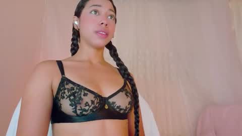 Snapshot of sweet_carine chatting on June 9, 2026, 10:27 am camil online show from June 9, 2026, 10:27 am