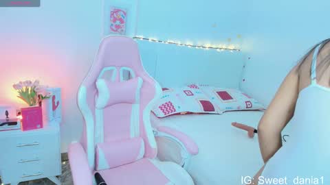 sweet_dania_ online show from September 9, 2025, 7:41 am