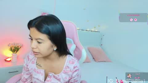 sweet_dania_ online show from October 7, 2025, 8:22 am