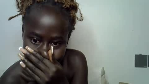 sweet_diva19 online show from November 26, 2025, 10:33 pm