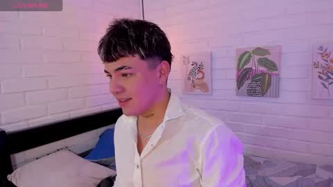 Sweet Dust online show from November 25, 2025, 12:38 pm