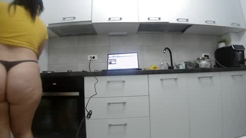 Snapshot of sweet_ella chatting on January 26, 2025, 8:23 pm online show from January 26, 2025, 8:23 pm