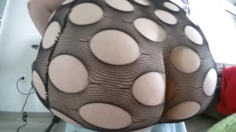 Snapshot of sweet_ella chatting on February 26, 2025, 10:15 am online show from February 26, 2025, 10:15 am