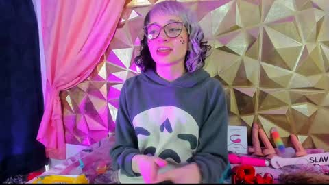  emmili  online show from January 4, 2025, 3:17 pm