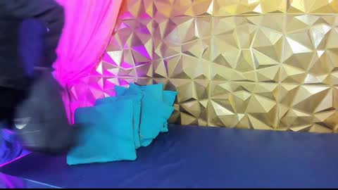  emmili  online show from January 17, 2025, 6:12 pm