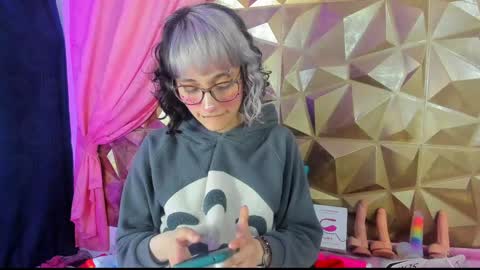  emmili  online show from January 24, 2025, 3:24 pm