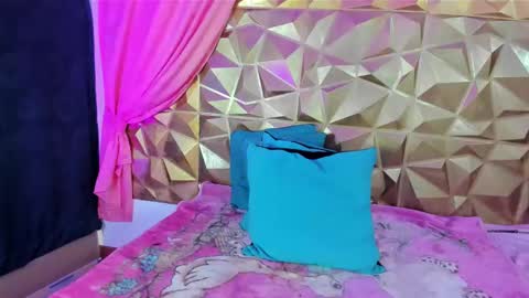  emmili  online show from February 13, 2025, 6:16 pm