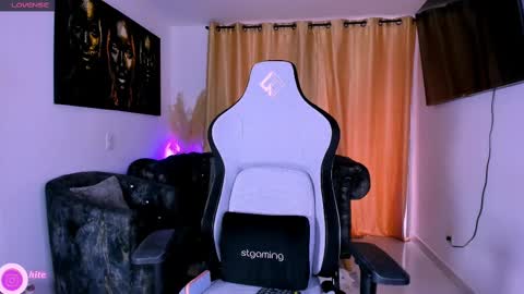 Snapshot of sweet_falon chatting on October 4, 2025, 10:41 pm Sweet Fhalon online show from October 4, 2025, 10:41 pm