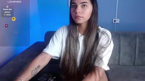 Nella online show from November 18, 2025, 12:20 pm