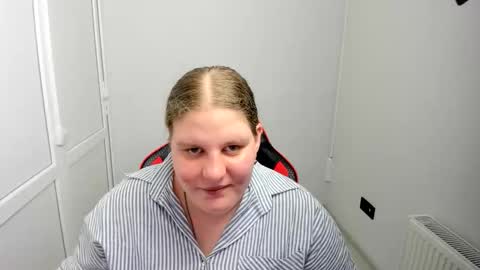 Snapshot of sweet_karla_la chatting on May 16, 2026, 10:36 am Karla online show from May 16, 2026, 10:36 am