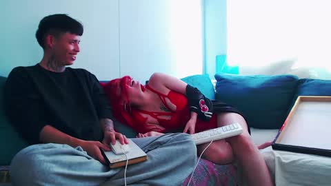 Help me to reach 100 thumps up online show from February 1, 2025, 8:26 pm