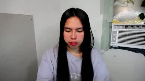 sweet_kyline69 online show from October 13, 2025, 4:34 am