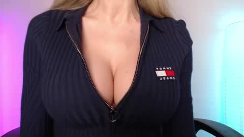 Jen online show from April 21, 2026, 5:36 am