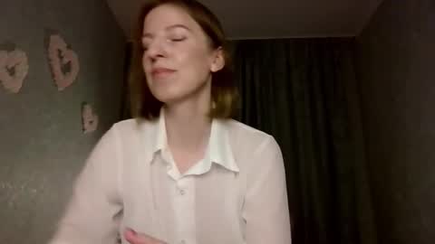 sweet_lilbunny online show from September 30, 2025, 4:12 pm