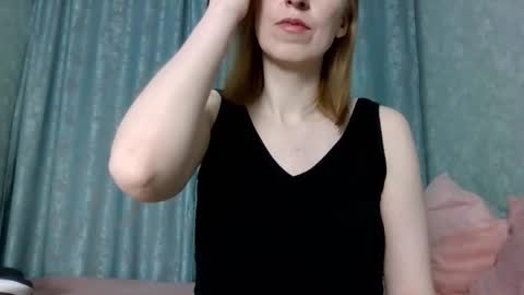 sweet_lilbunny online show from February 23, 2026, 5:21 pm