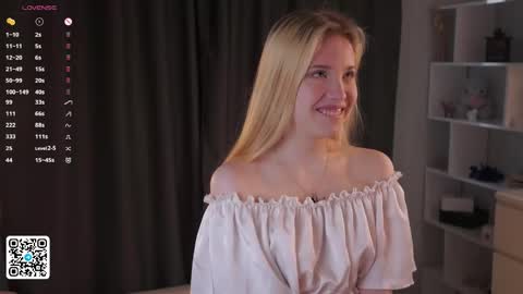 Snapshot of sweet_lily_1 chatting on June 10, 2026, 1:39 am Lily online show from June 10, 2026, 1:39 am