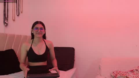 Mia online show from May 2, 2026, 12:32 pm