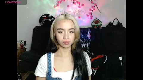 sweet molly420 online show from June 12, 2026, 11:03 pm