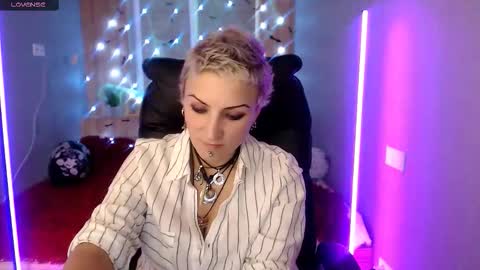 sweet_n_strong online show from November 7, 2025, 1:44 pm