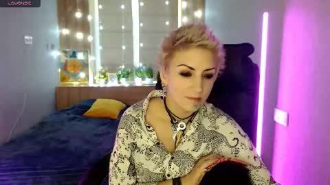 sweet_n_strong online show from December 4, 2025, 8:01 am