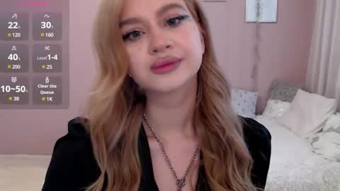 sweet_nicole_333 online show from March 7, 2025, 12:34 pm
