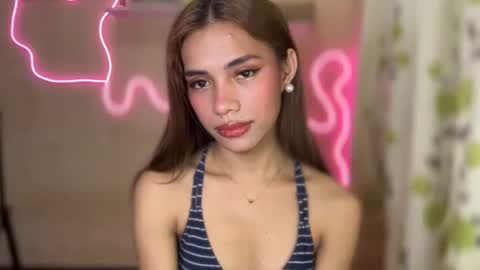 sweet_nikki03 online show from September 24, 2025, 9:23 am