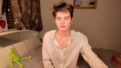 kira online show from March 5, 2025, 10:21 pm