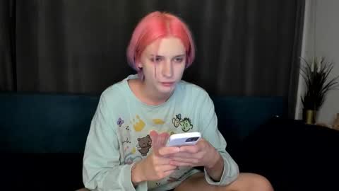 kira online show from September 19, 2025, 10:32 pm