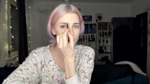 kira online show from November 3, 2025, 7:04 pm