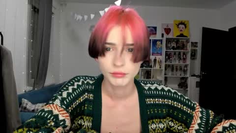 kira online show from December 14, 2025, 6:12 pm