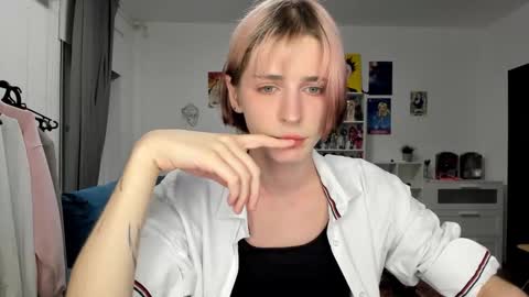 kira online show from March 15, 2026, 7:09 pm