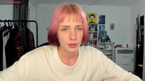 kira online show from April 17, 2026, 10:02 pm