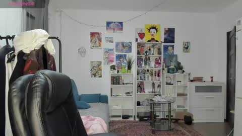 kira online show from April 18, 2026, 7:58 pm