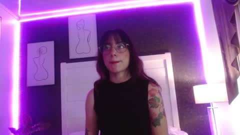   online show from October 4, 2025, 12:03 pm