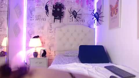   online show from October 17, 2025, 8:11 pm