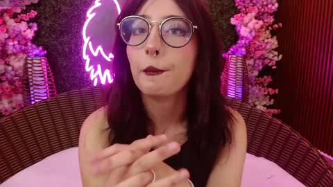 Roxanee online show from April 9, 2026, 9:20 pm