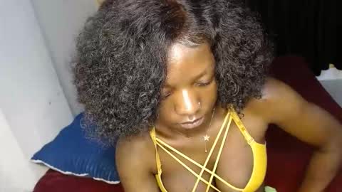 ellanah Tracie online show from December 2, 2025, 12:49 am