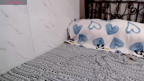 Snapshot of sweet_sirenxx chatting on April 22, 2026, 7:33 am Leah online show from April 22, 2026, 7:33 am