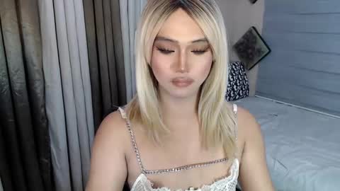 Snapshot of sweet_tenshi chatting on March 10, 2025, 4:57 pm tenshi online show from March 10, 2025, 4:57 pm