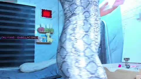 Isabella online show from October 15, 2025, 3:56 pm