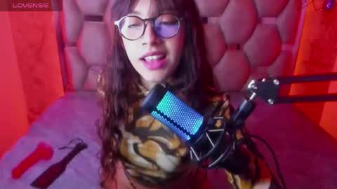 sweet_venus4 online show from February 26, 2025, 5:28 pm