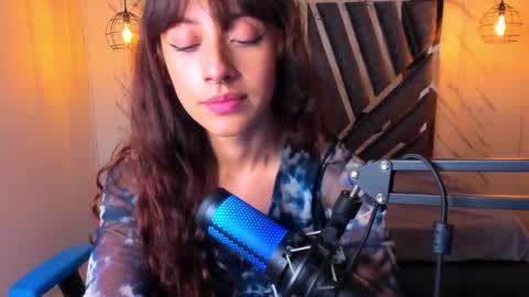 sweet_venus4 online show from March 11, 2025, 6:19 pm