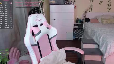 SweetAngel Striptease online show from September 17, 2025, 6:31 pm