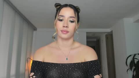 Camila online show from March 5, 2025, 6:56 pm