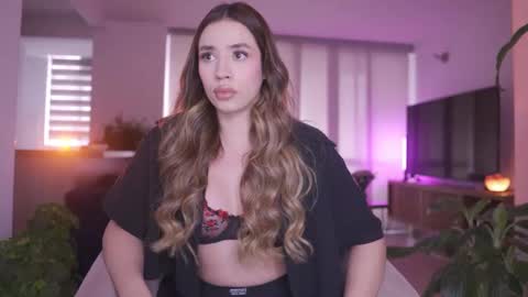 Camila online show from November 14, 2025, 8:40 pm