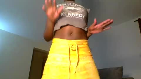 Snapshot of sweetass_02 chatting on February 15, 2025, 12:04 am bianca online show from February 15, 2025, 12:04 am