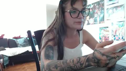 Snapshot of sweetbella_444 chatting on October 1, 2025, 8:59 pm Bella online show from October 1, 2025, 8:59 pm
