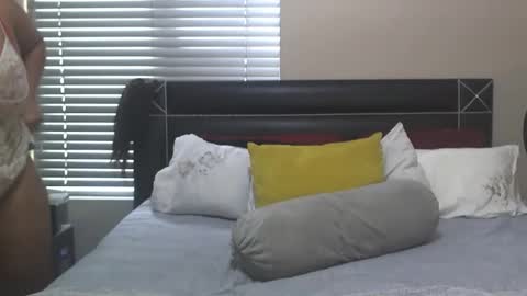 sweetberrybliss online show from November 8, 2025, 9:20 am