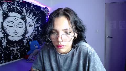 sweetbitter_ online show from February 1, 2025, 10:55 pm