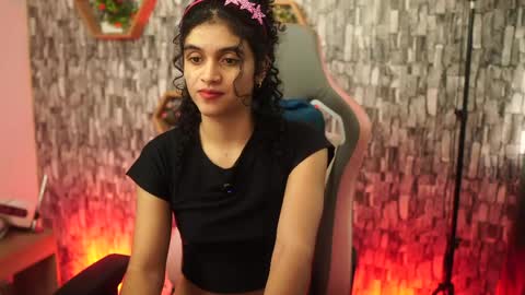 Salom independent model online show from April 18, 2026, 5:06 pm